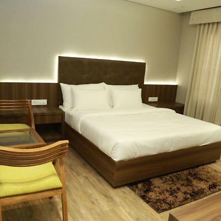 Hotel City Crown Mandsaur Екстер'єр фото
