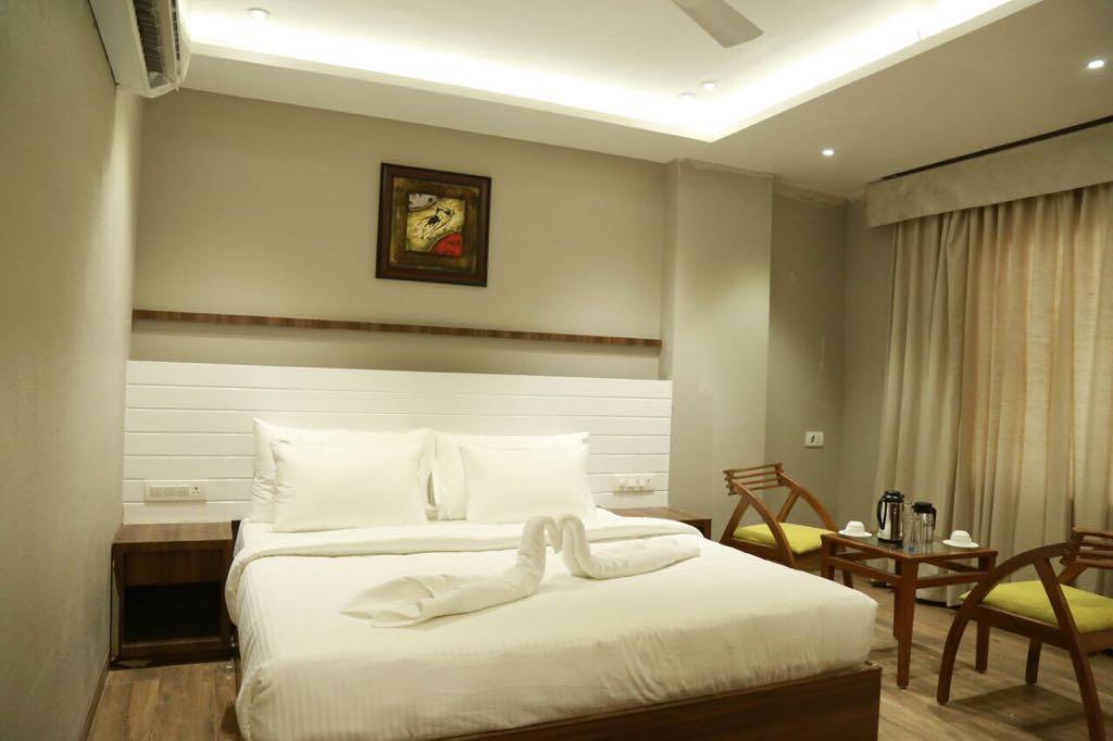 Hotel City Crown Mandsaur Екстер'єр фото