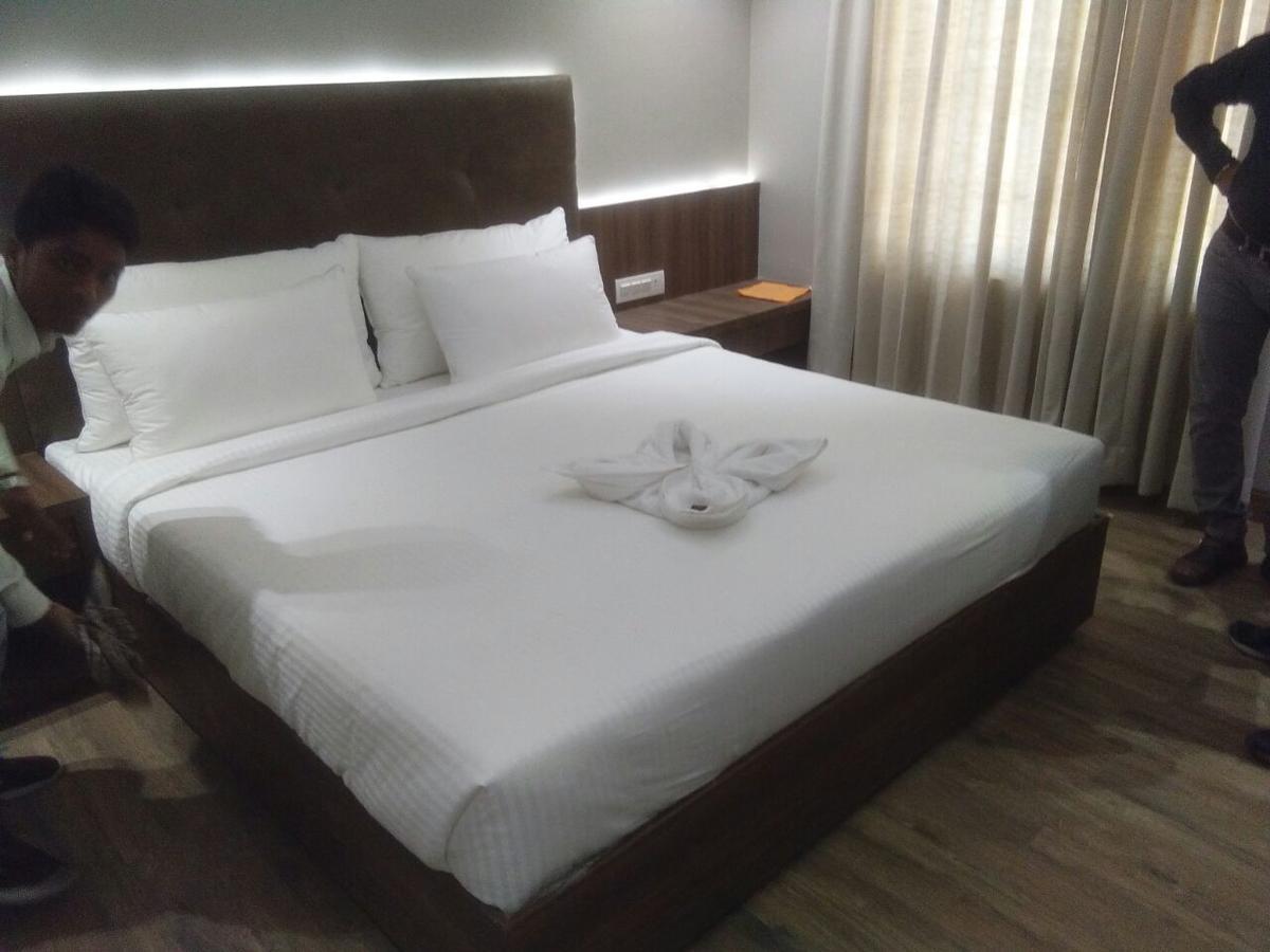 Hotel City Crown Mandsaur Екстер'єр фото